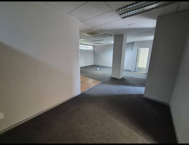 109M² OFFICE TO LET IN WOODMEAD